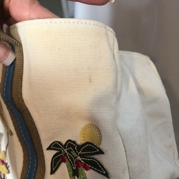 Beach tote bag. 100% cotton with vinyl trim. - Picture 5 of 8